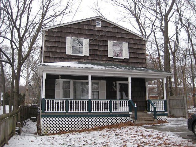 Front view of property