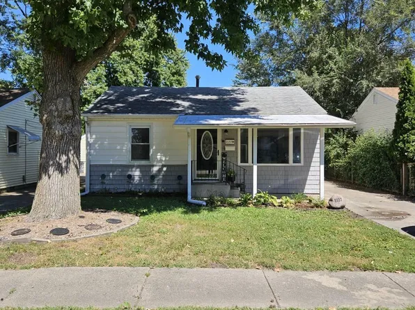 2157 E Converse St, Grandview, IL 62702