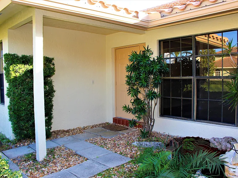 434 SW 15th Dr — Photo 5
