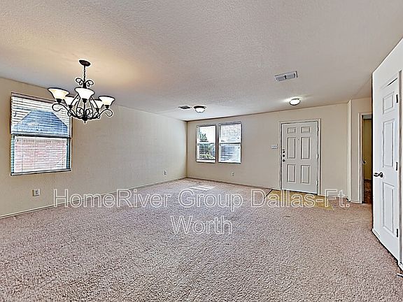 5th image of 1409 Evergreen St