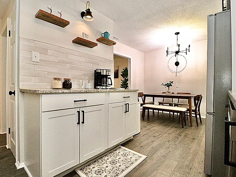 2402 Deborah Dr — Photo 3
