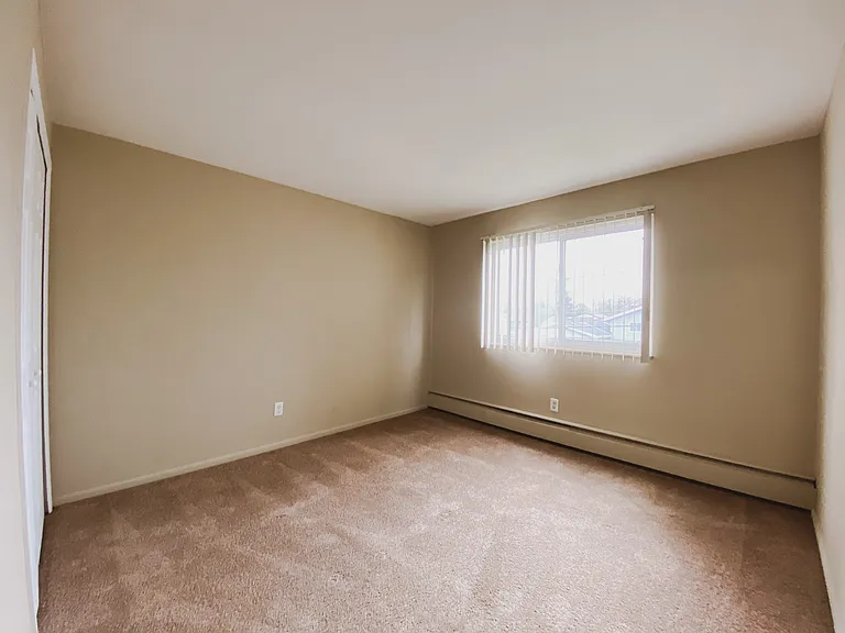Holland Gardens Apartments — Photo 6