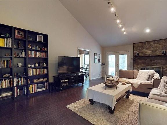 3rd image of 126 Willow Creek Estates Dr