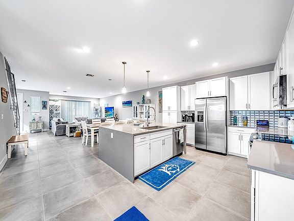 3rd image of 3780 Lambert Avenue