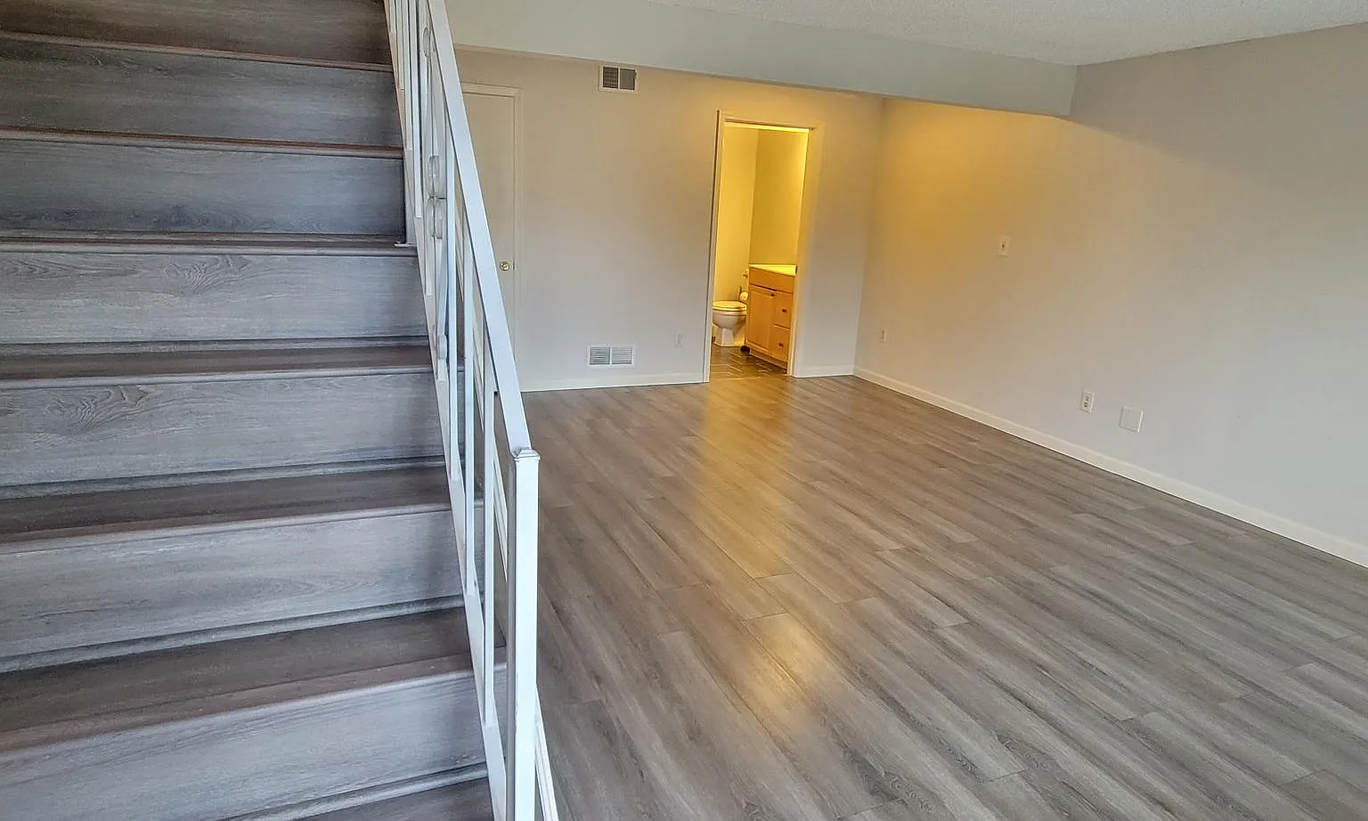 2 bed, 1000 sqft, $1,350 — Photo 1