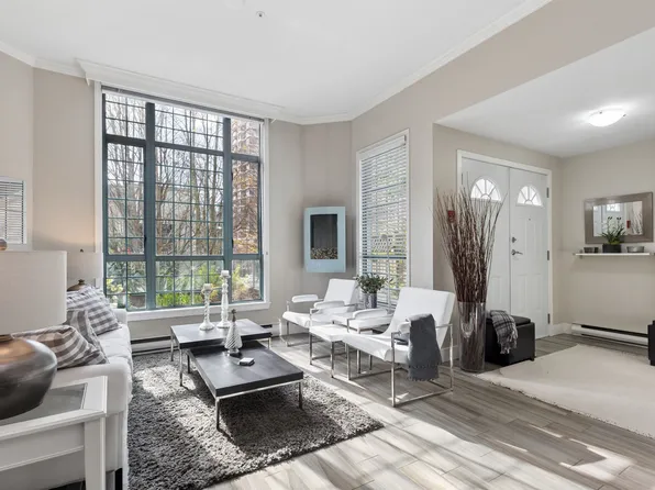 293 Smithe St #104, Vancouver, BC V6B 5W4