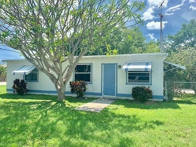 579 Beach Rd — Photo 2
