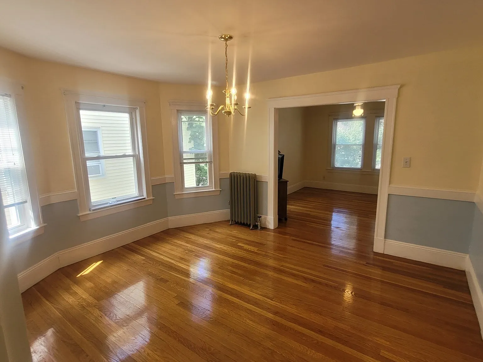 2 bed, 850 sqft, $2,400 — Photo 2