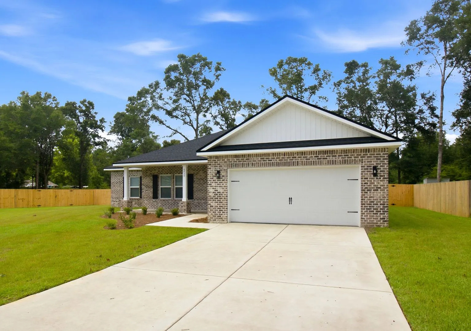 New 4 Bedroom In Crestview!! — Photo 2