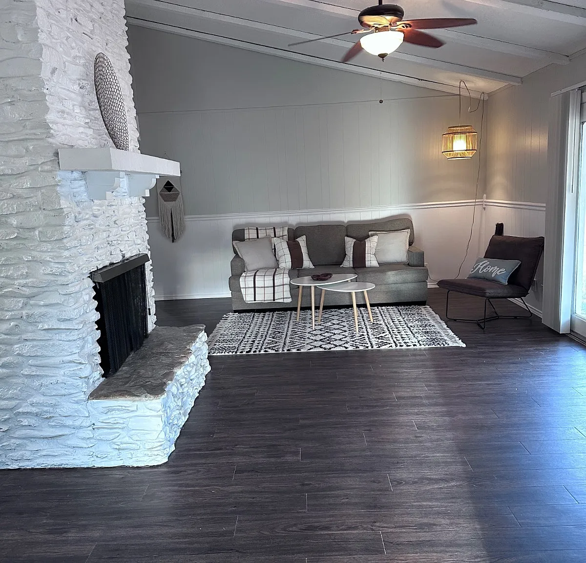 3 bed, 2.0 bath, 1700 sqft, $3,100 — Photo 2