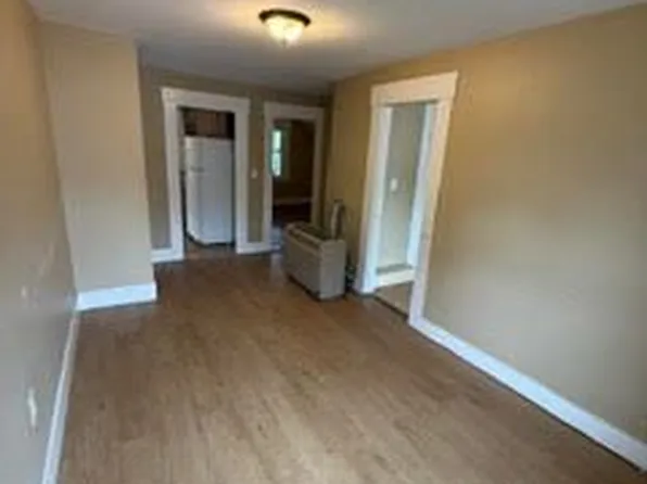 8 South St #3, Manchester, NH 03104