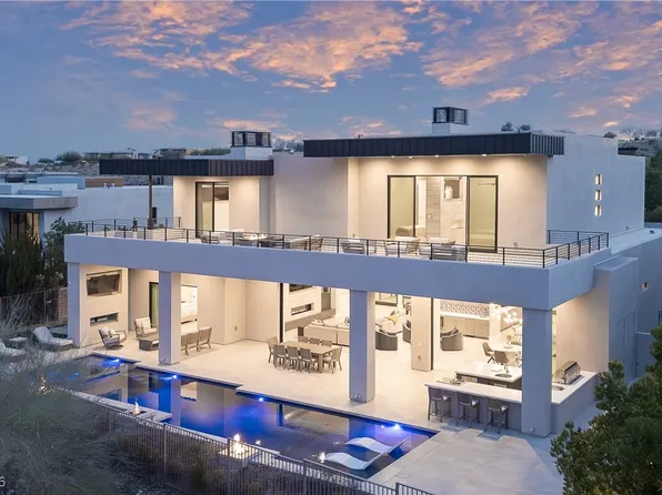 8 Sun Glow Ln, Las Vegas, NV 89135