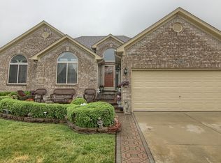 17492 Shinnecock Dr, Macomb, MI 48042