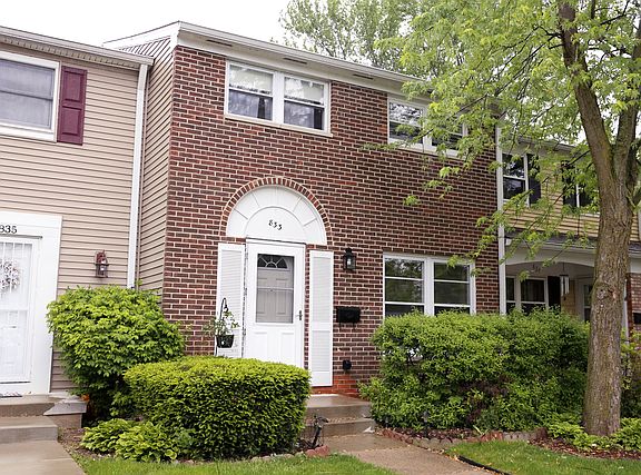 2nd image of 833 Carnaby Ct