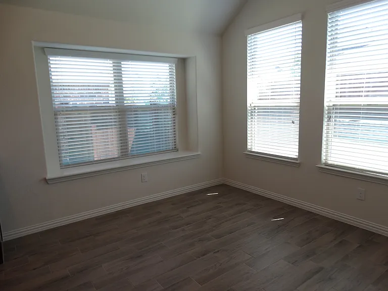 4532 Frost Ave — Photo 12