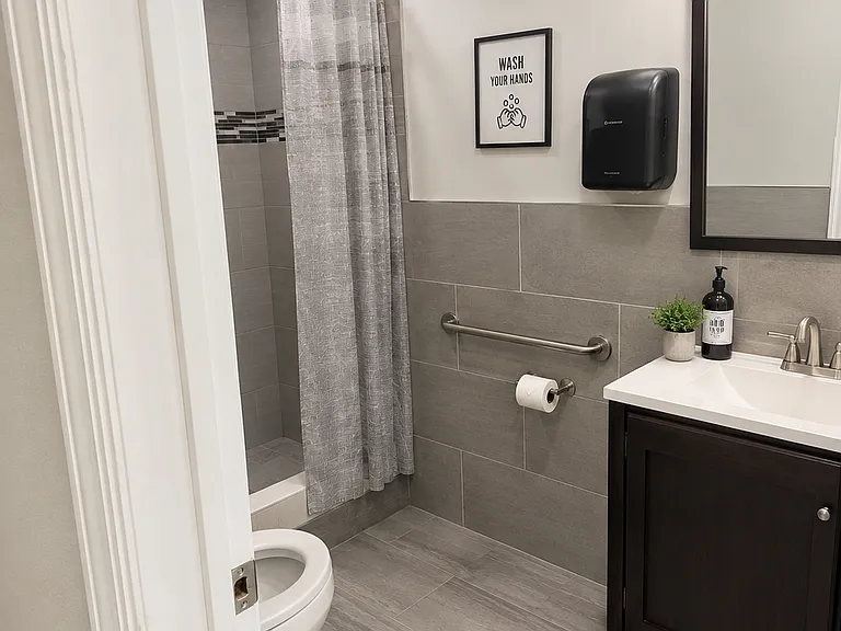 5438 Spruce St #1A — Photo 3