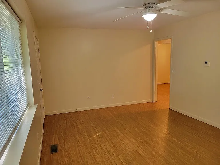136 Glen Living Room facing W