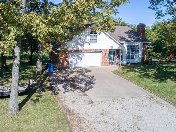 3rd image of 5732 Henwick Ln