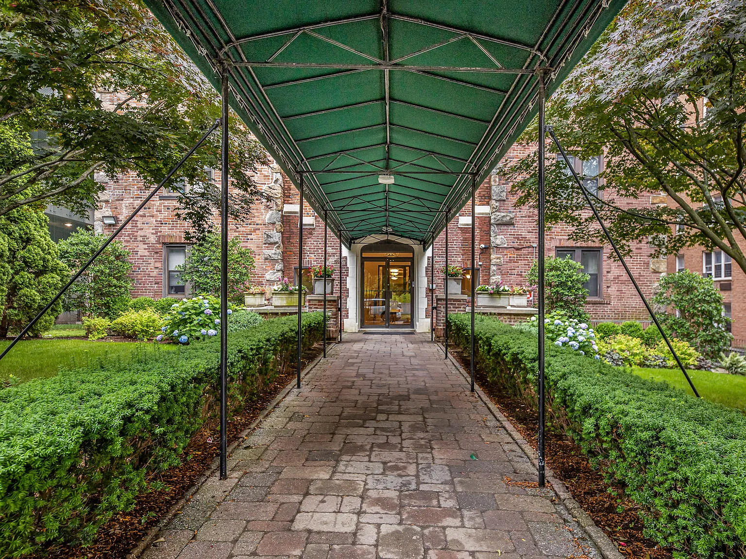 1 bed, 750 sqft, $2,500 — Photo 2