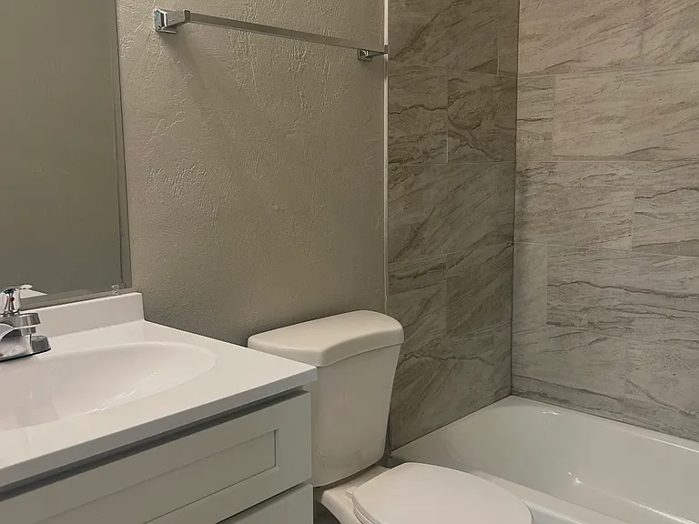 1533 S Bronough St — Photo 15