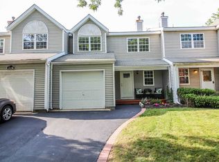 32 Oak St, Central Islip, NY