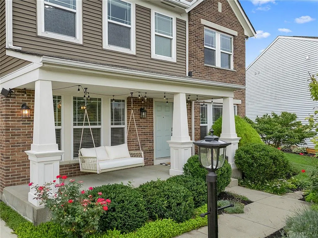 4 bed, 2.5 bath, 4246 sqft, $3,575 — Photo 3