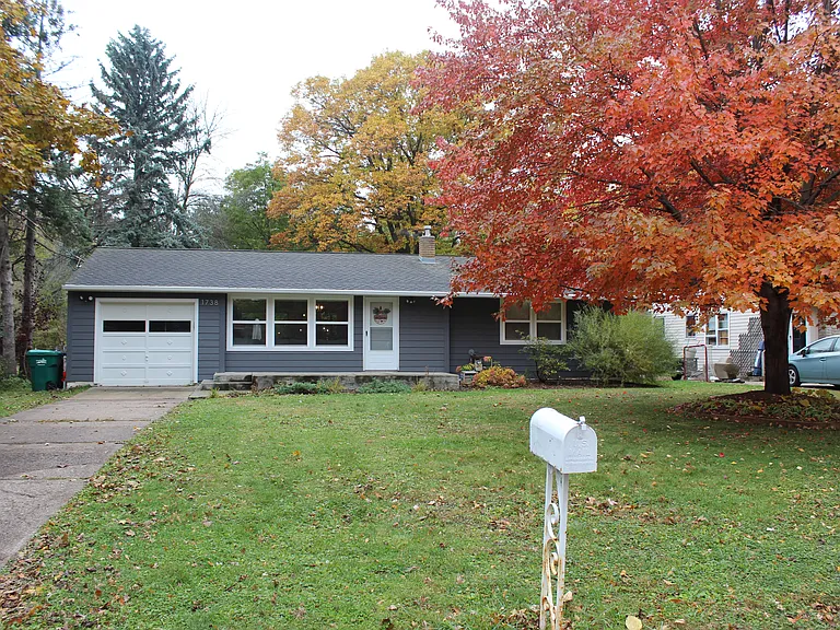 1738 Ryan Ave W — Photo 25