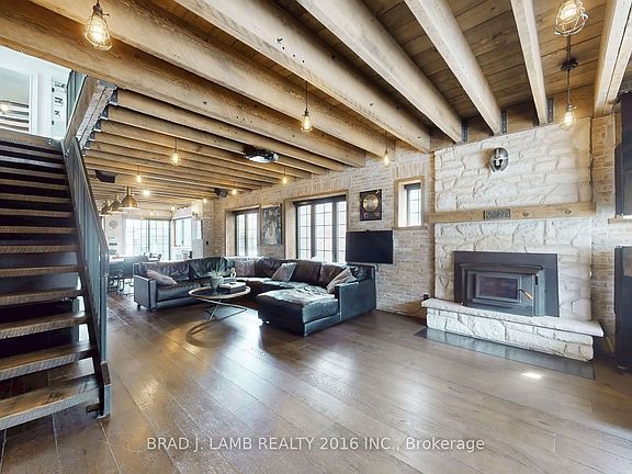 4th image of 111 Woodbine Ave