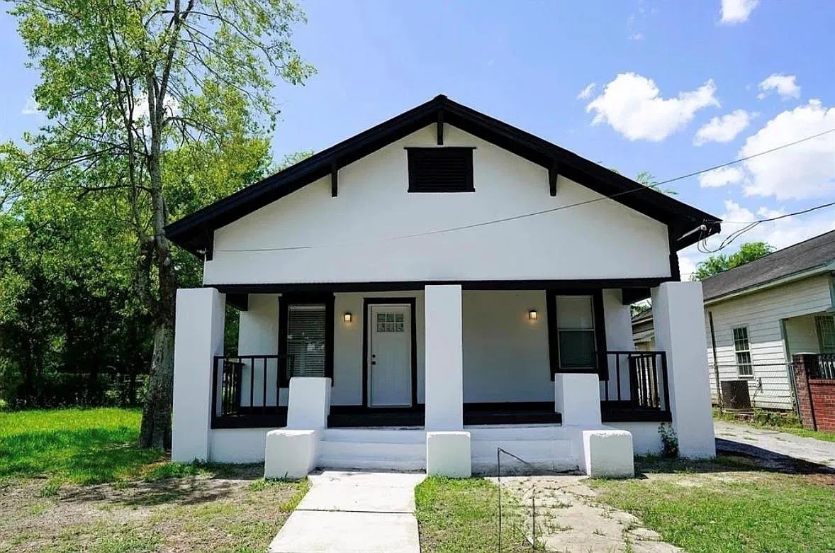 3 bed, 2.0 bath, 936 sqft, $1,700 — Photo 2