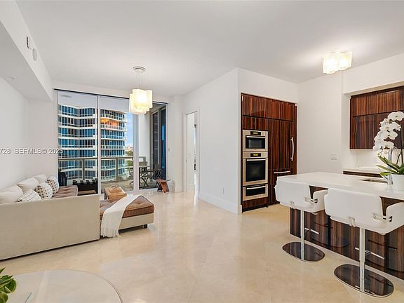 4th image of 50 S Pointe Dr APT 903