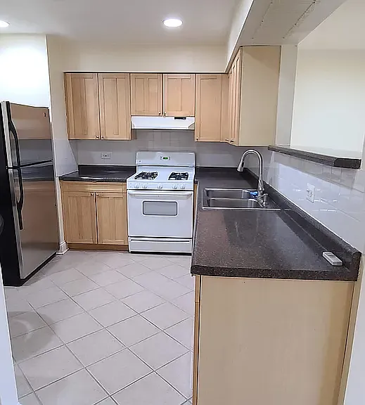 693 E Fullerton Ave #208 — Photo 4