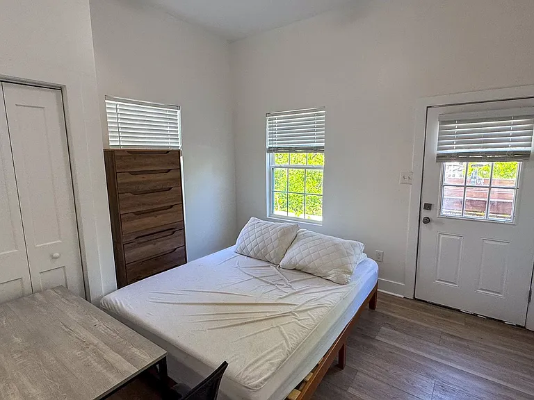 636-638 640 Audubon St #7712 — Photo 8