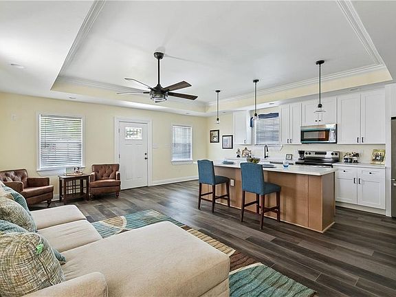 4th image of 9127 Fig St