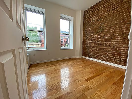 3rd image of 135 W 10th St APT 17