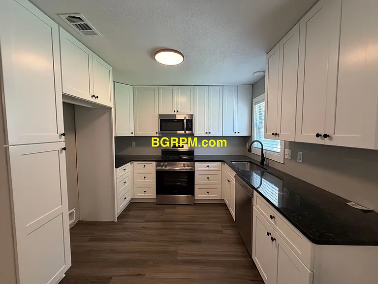 1704 Nina St — Photo 5