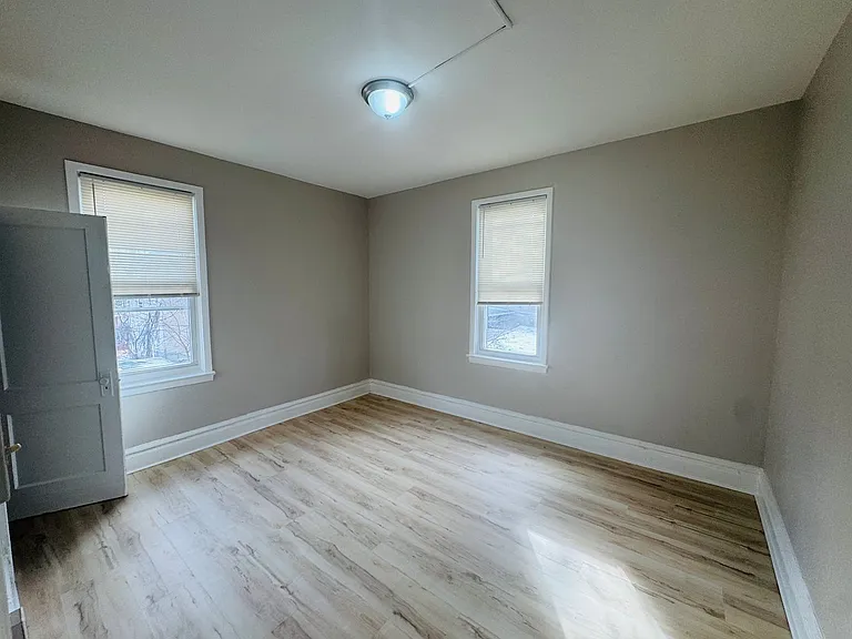 14 Grant Avenue — Photo 3