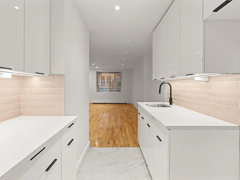 385 Vernon Ave #1E — Photo 4
