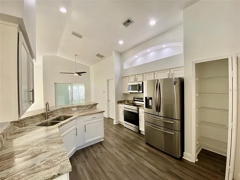 10264 Oak Crest Rd — Photo 6