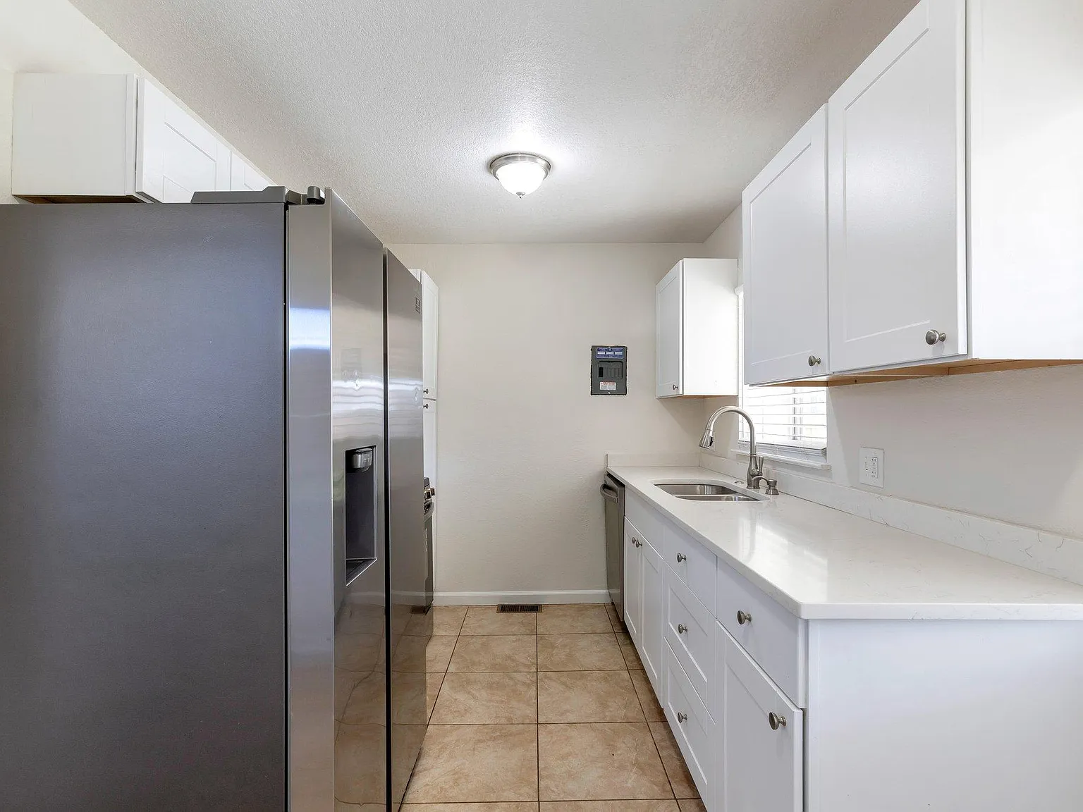 2 bed, 1484 sqft, $1,995 — Photo 4