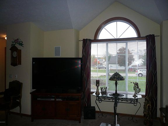 3rd image of 1939 Sandrel Dr NE