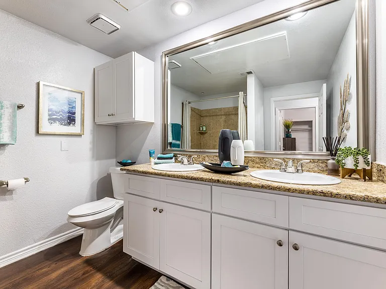 Lakebridge Apartments — Photo 13