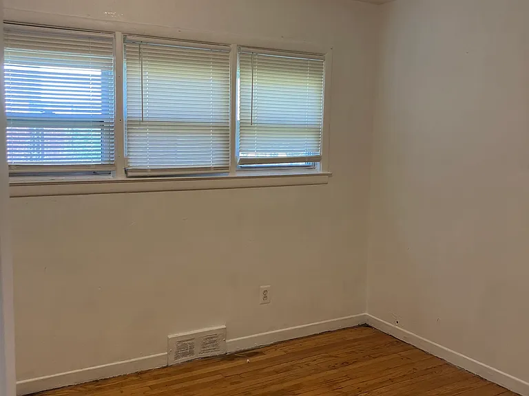16316 Manning St — Photo 10