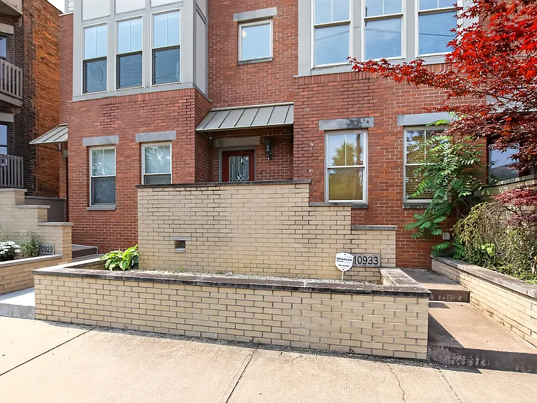 10933 Detroit Ave — Photo 2