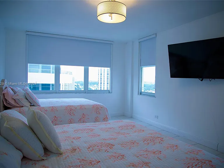 5601 Collins Ave #1614 — Photo 12