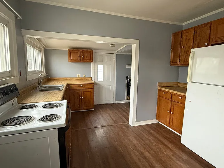 277 E Main St — Photo 11