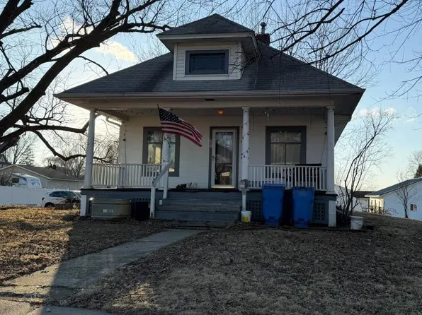 207 7th St, Grundy Center, IA 50638