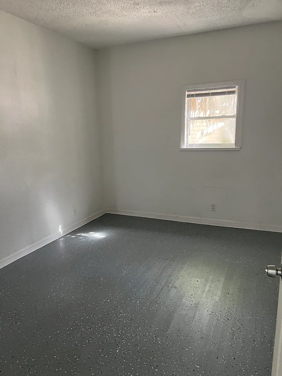 Building Photo - 1037 W 23rd St