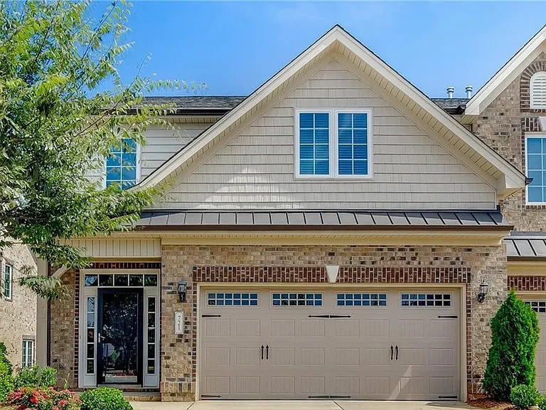 721 Piedmont Crossing Dr — Photo 1