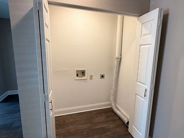 Brazos Point Apartments — Photo 29