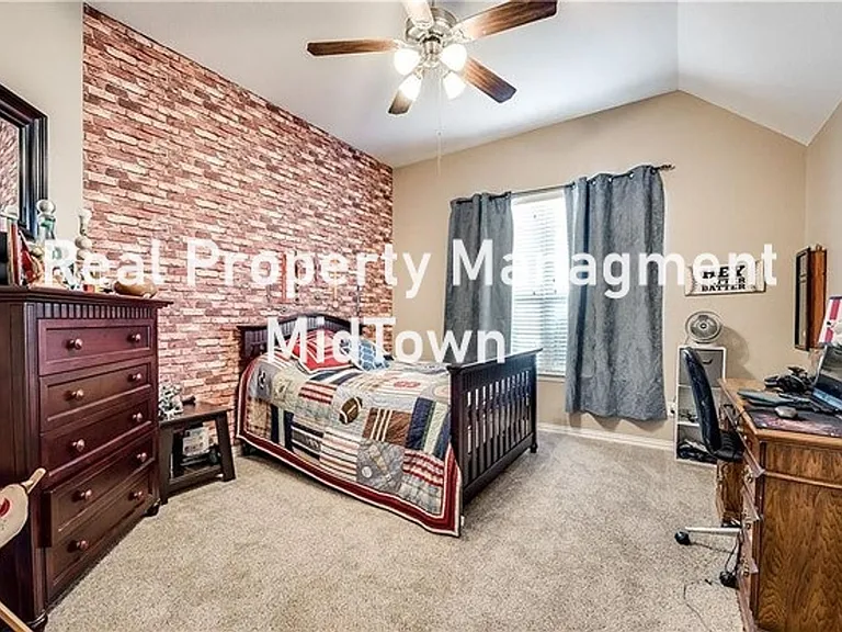 1105 Sunland Ct — Photo 16